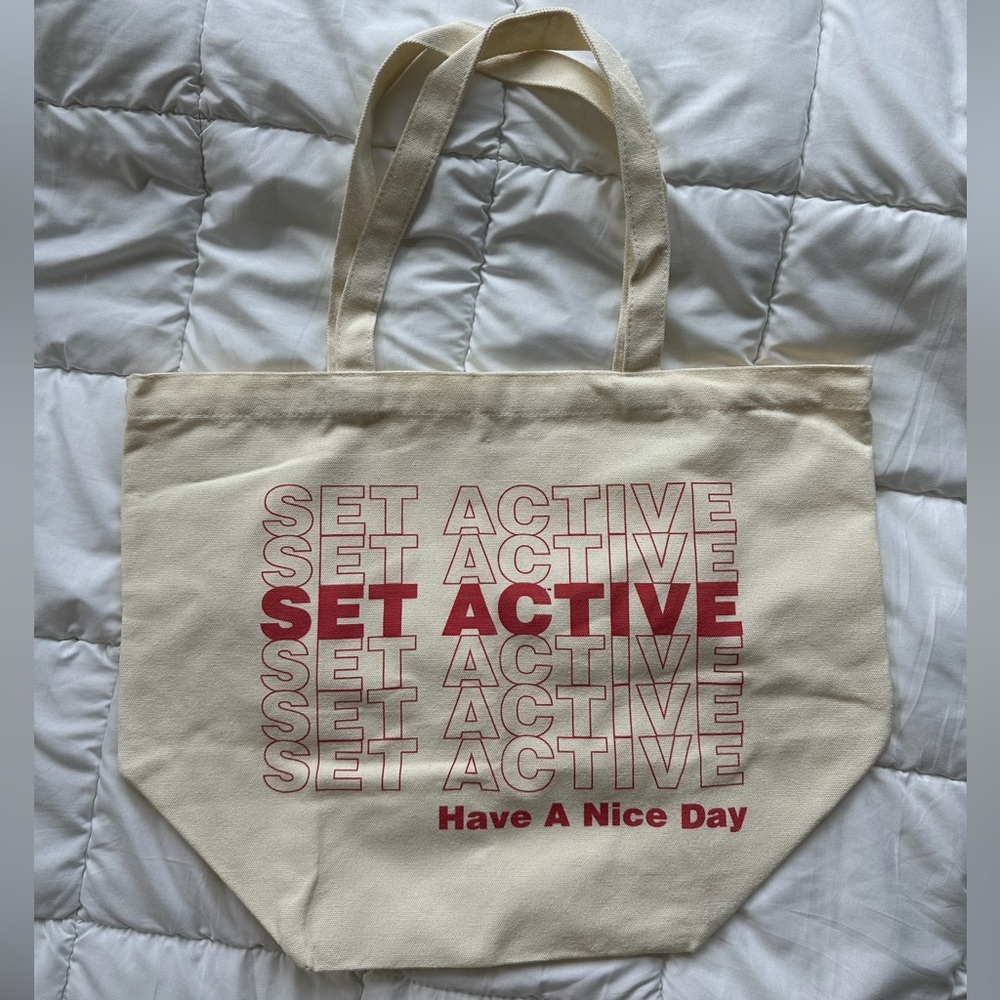 SET Active Cream Tote with Red Print